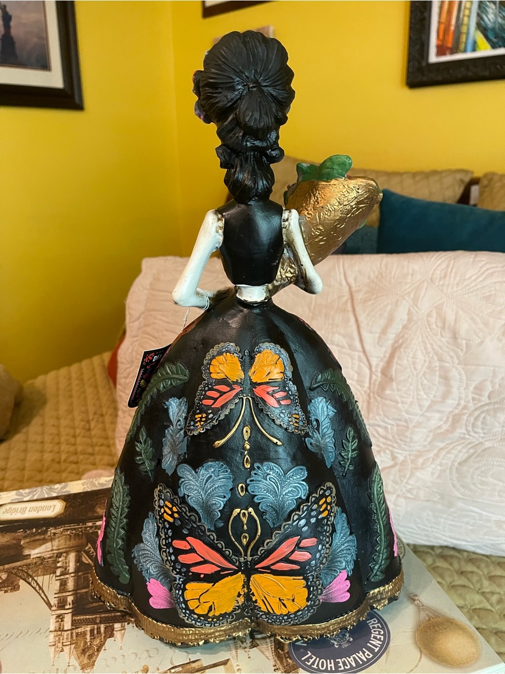 Day of the Dead Catrina Figurine – Black with Multicolor Floral Accents NWT - Picture 6 of 7